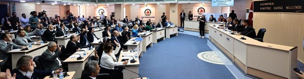 Denizli B.B'de AK Partili Grup Başkanvekili Üye İstifa Etti...