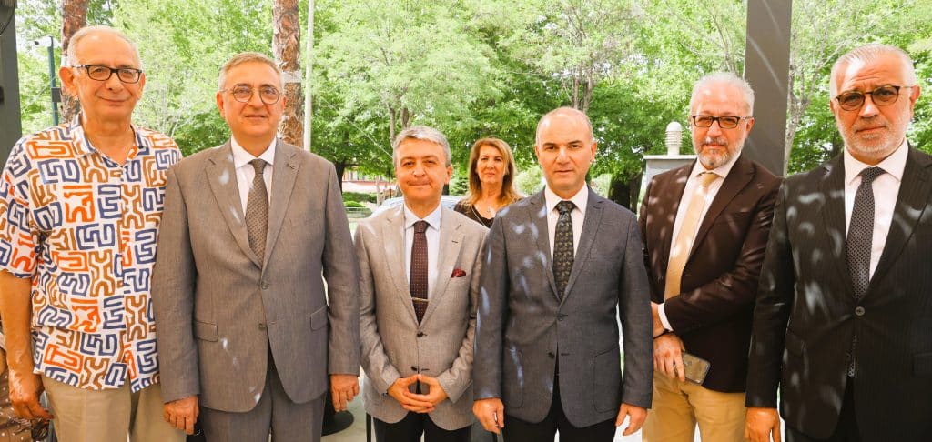 Denizli'nin Başarılı Göz Hastalıkları Uzmanı Prof. Dr. Cem Yıldırım, Kendi Merkezinde Hizmet Verecek...