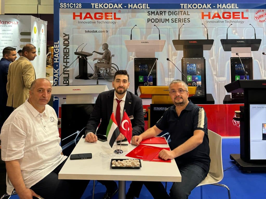 Denizli Ticaret Odası 25 Firmasıyla Temsilcisi ile Dubai'ye Çıkarma Yaptı...