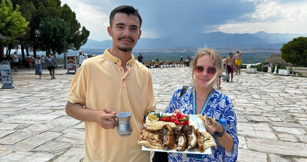 Denizlili Genç Girişimci, Haftanın Bir Gününü 'Pamukkale Kebap Günü' İlan Etti...