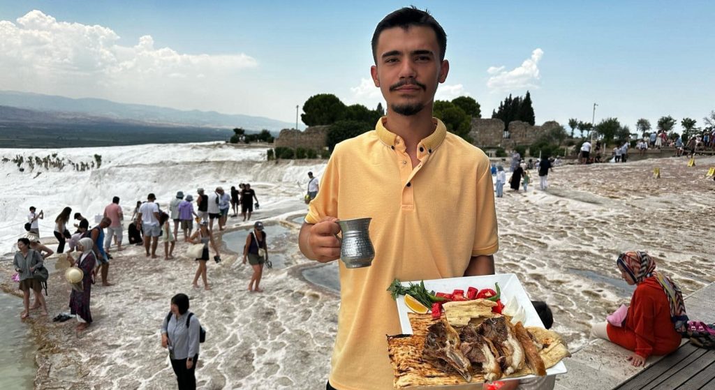 Denizlili Genç Girişimci, Haftanın Bir Gününü 'Pamukkale Kebap Günü' İlan Etti...