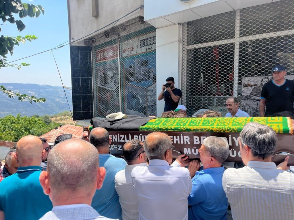 Denizlili İş İnsanı Tokat, Sevenleri Tarafından Uğurlandı..