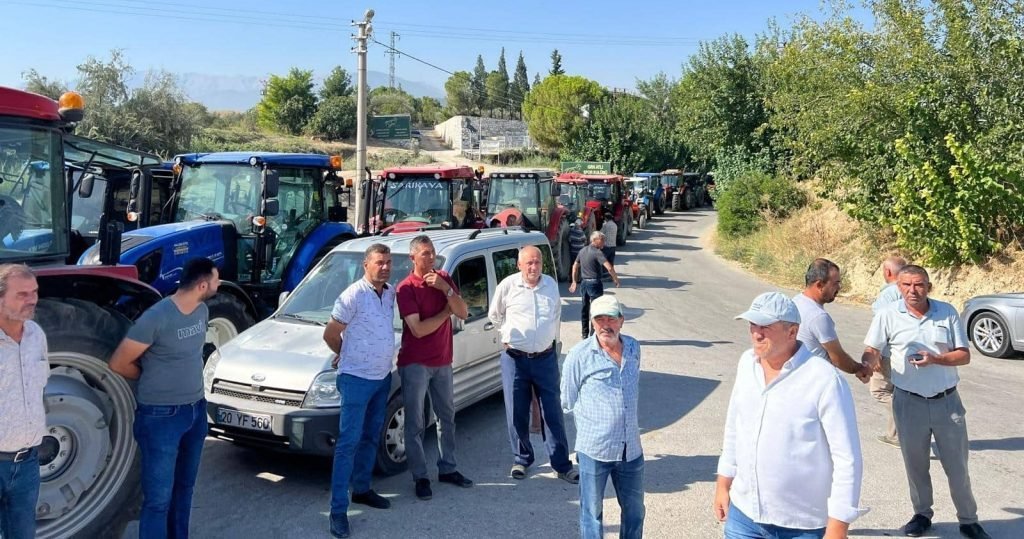 Denizli’de Çiftçiler DSİ'ye Yürümek Üzereydi, Kaymakam Devreye Girdi... 