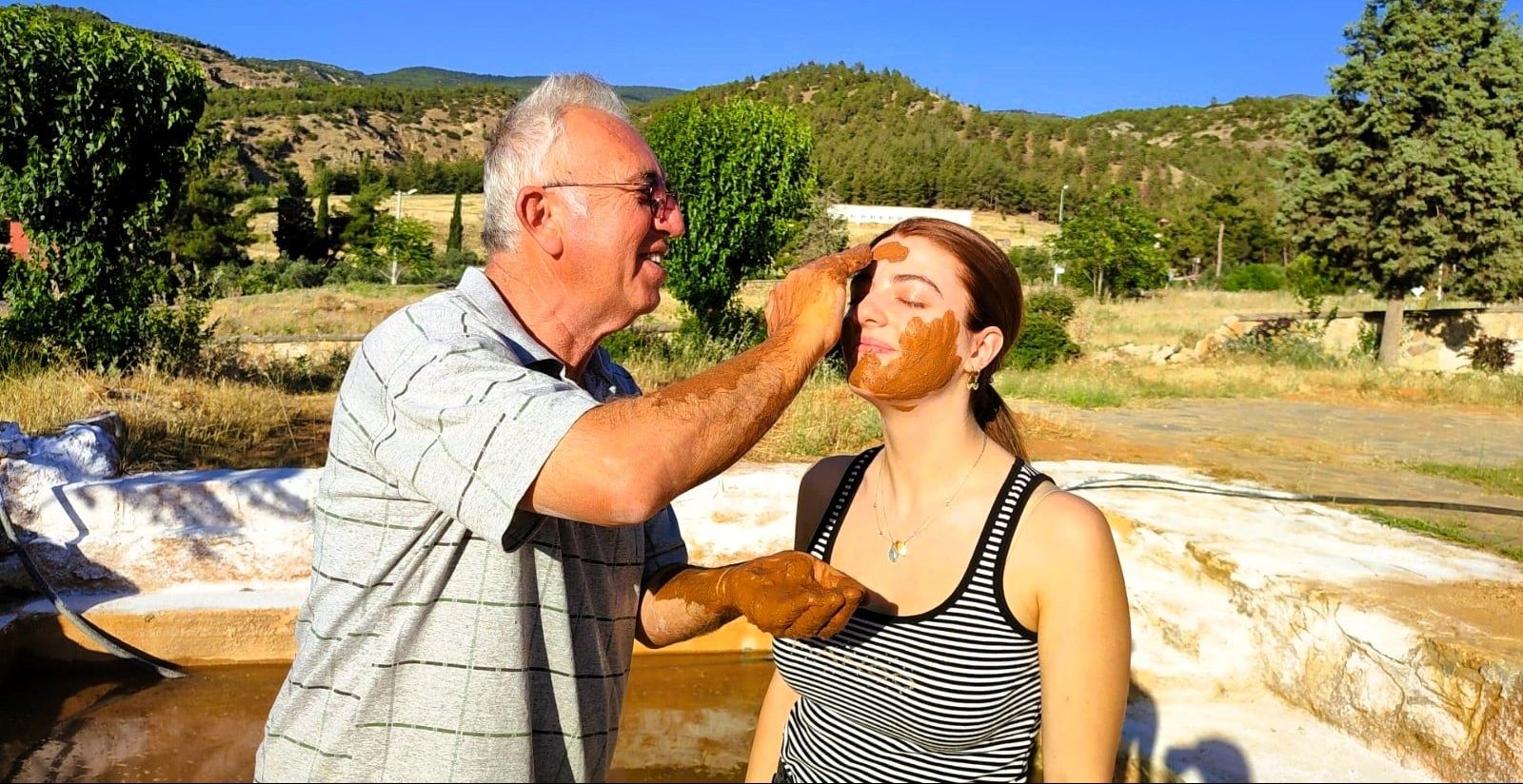 Yerli ve Yabancı Turistler, Denizli’de Bu Çamurla Şifa Buluyor…