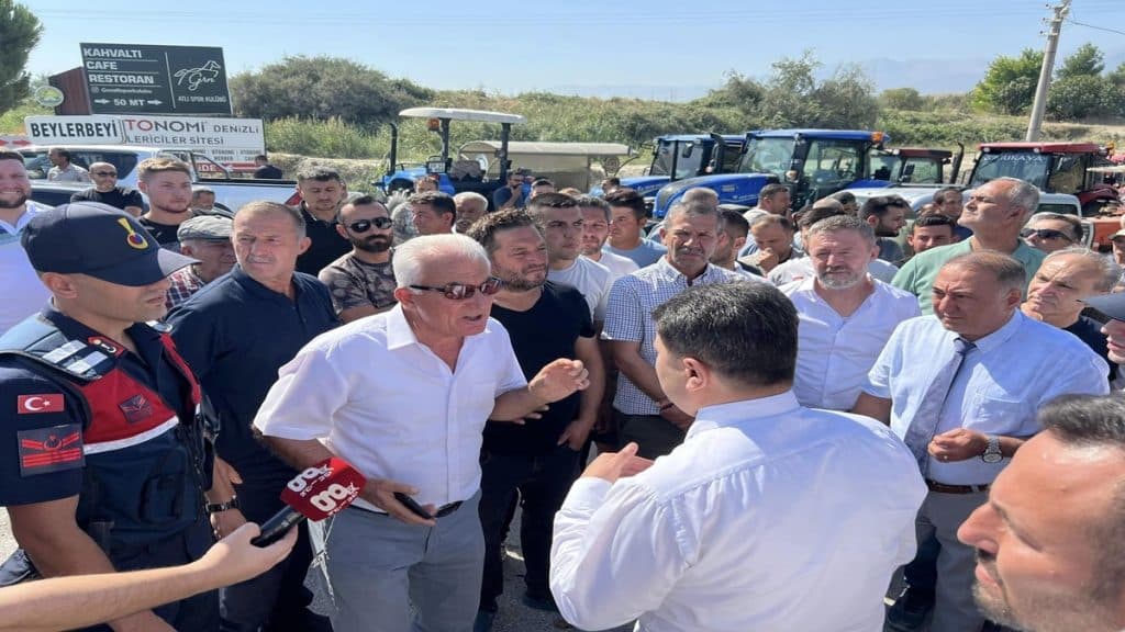 Denizli’de Çiftçiler DSİ'ye Yürümek Üzereydi, Kaymakam Devreye Girdi... 