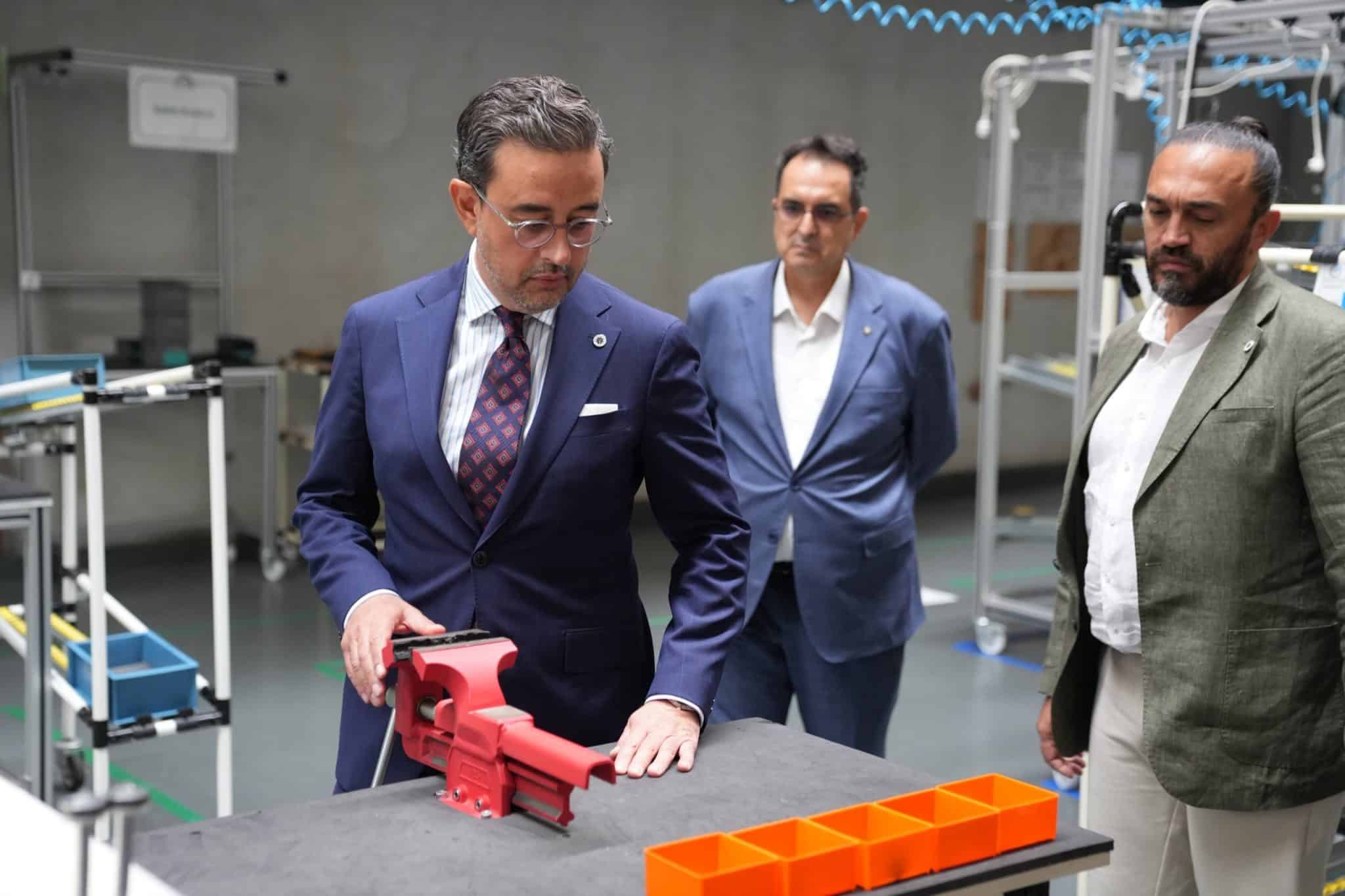 DSO Heyeti, Denizli Model Fabrika İçin İzmir’de Temaslarda Bulundu 