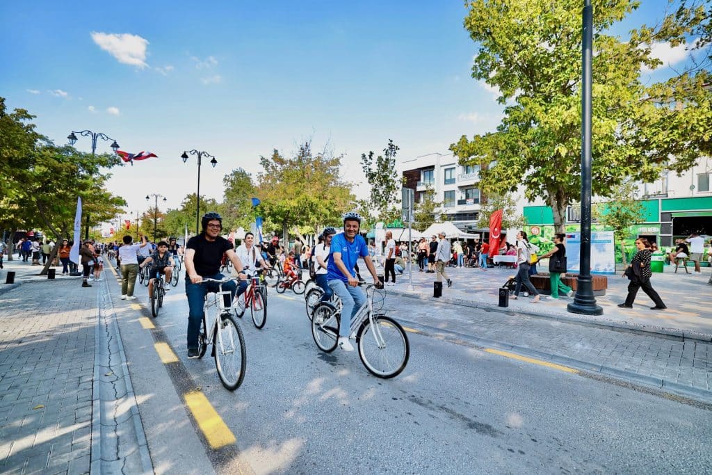Denizli'nin Cazibe Merkezi Çamlık Bulvarı, Pazar Günleri Trafiğe Kapatılıyor...