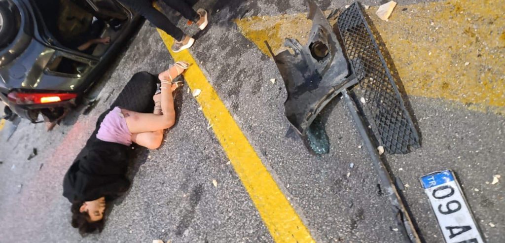 Denizli'de Otomobil Köprülü Kavşaktan Aşağı Uçtu: 1 Ölü 2 Yaralı...