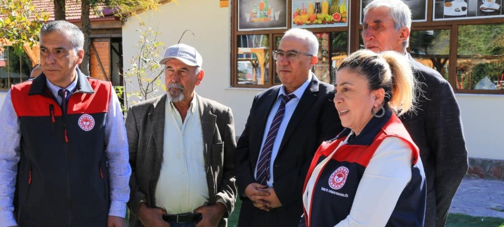 Çameli’nde Doğal Yollarla Yapılan Alıç Sirkesine Kadın Eli Değdi...
