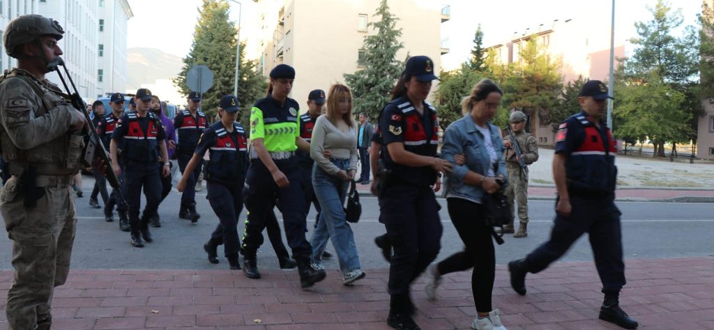 Denizli Merkezli Çete Çökertildi, 66 Şüpheli Yakalandı...