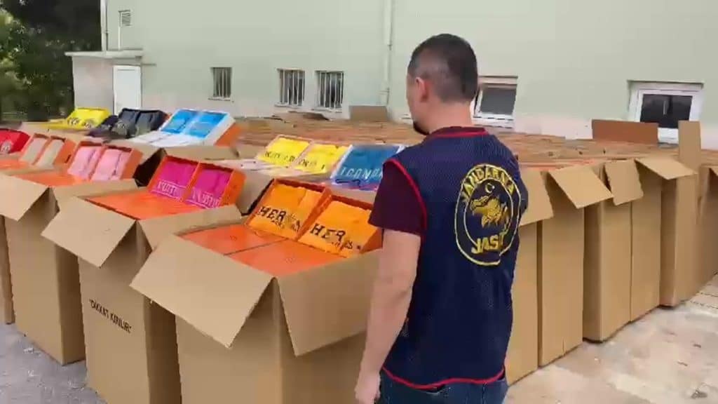 Dünyaca Ünlü Markaların Taklidini Yapıyordu, Milyonluk Ürünle Yakalandı...