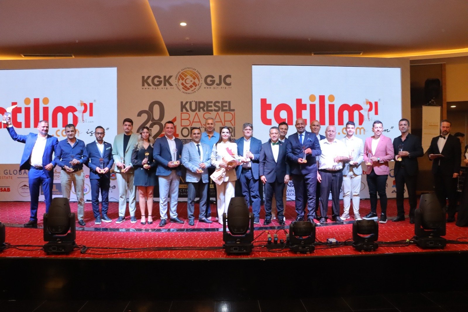 KGK 4. Küresel Başarı Ödülleri Sahiplerine Muhteşem Bir Törenle Verildi…