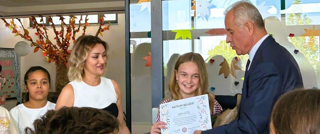 Uğurlu 5. sınıf Öğrencisi Arya'nın Resim Sergisine İlgi Büyüktü...