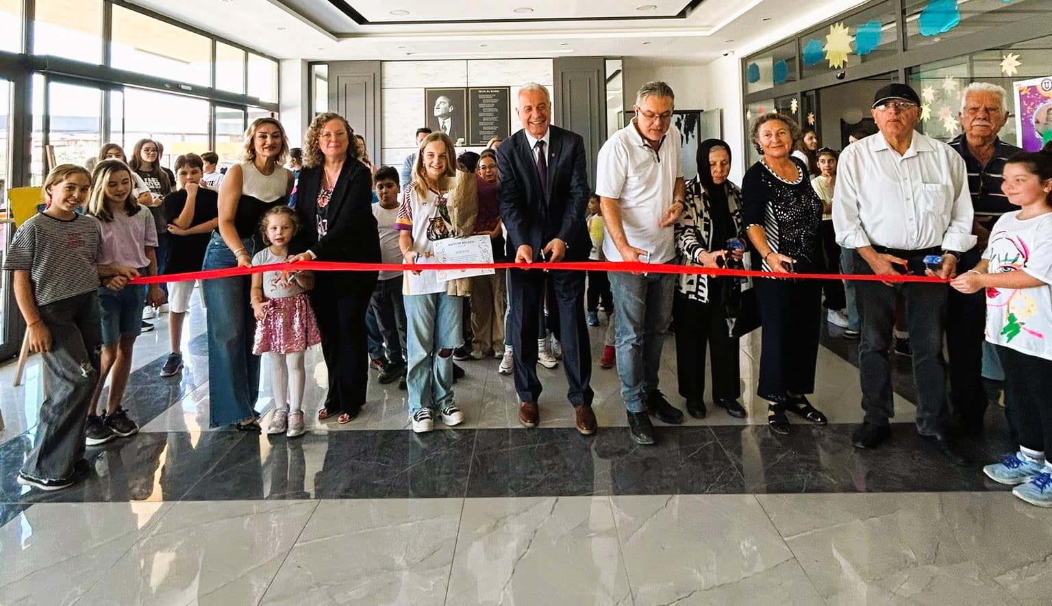Uğurlu 5. Sınıf Öğrencisi Arya’nın Resim Sergisine İlgi Büyüktü…