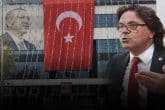 AK Parti Denizli İl Başkanlığına Asılamayan Bayrak Tepkilere Sebep Oldu...