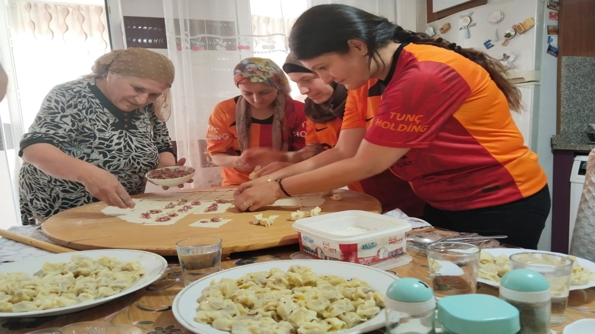 Ahıska Türkleri Asırlık Geleneklerini Honaz’da Yaşatıyor…