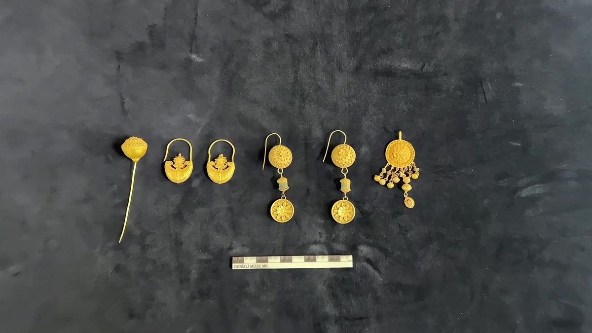 Denizli Jandarması, Lidya Dönemine Ait Altın Takıları Buldu… 