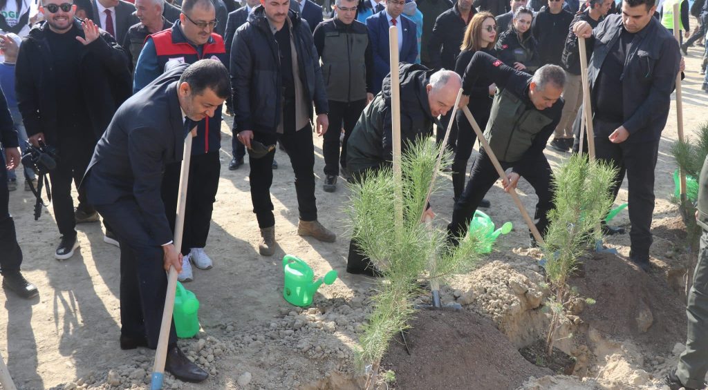 Yeşil Bir Gelecek İçin Denizli’de 5 Bin 916 Fidan Dikildi...