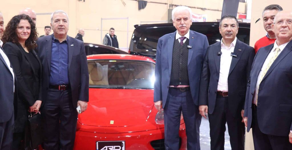 DTO Başkanı Erdoğan Denizli'nin İlk Otomobil Fuarını Gezdi...
