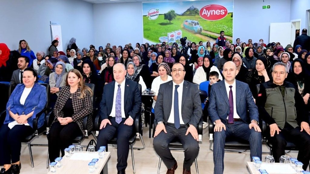 Denizli’de En İyi Süt Üreten Kadın Yetiştiriciler Ödüllendirildi