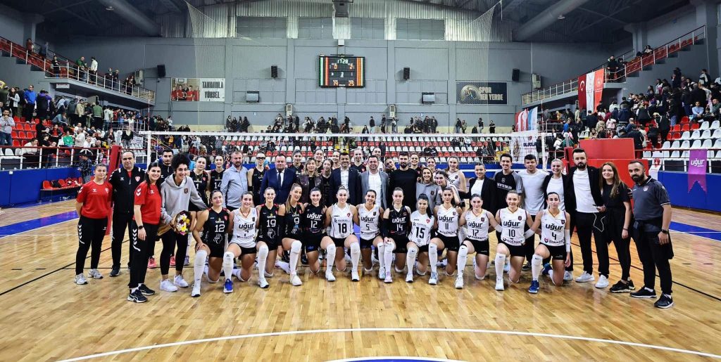 Denizli'de Sahada Rekabet, Kalplerde Dostluk Vardı...