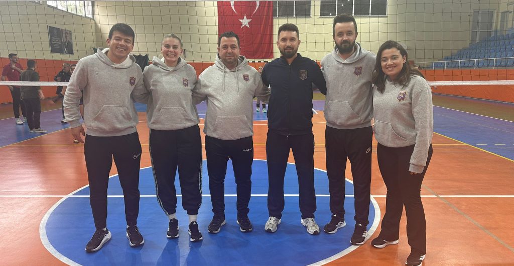 Uğur Spor, Akhisargücü’nü Set Vermeden Yendi...