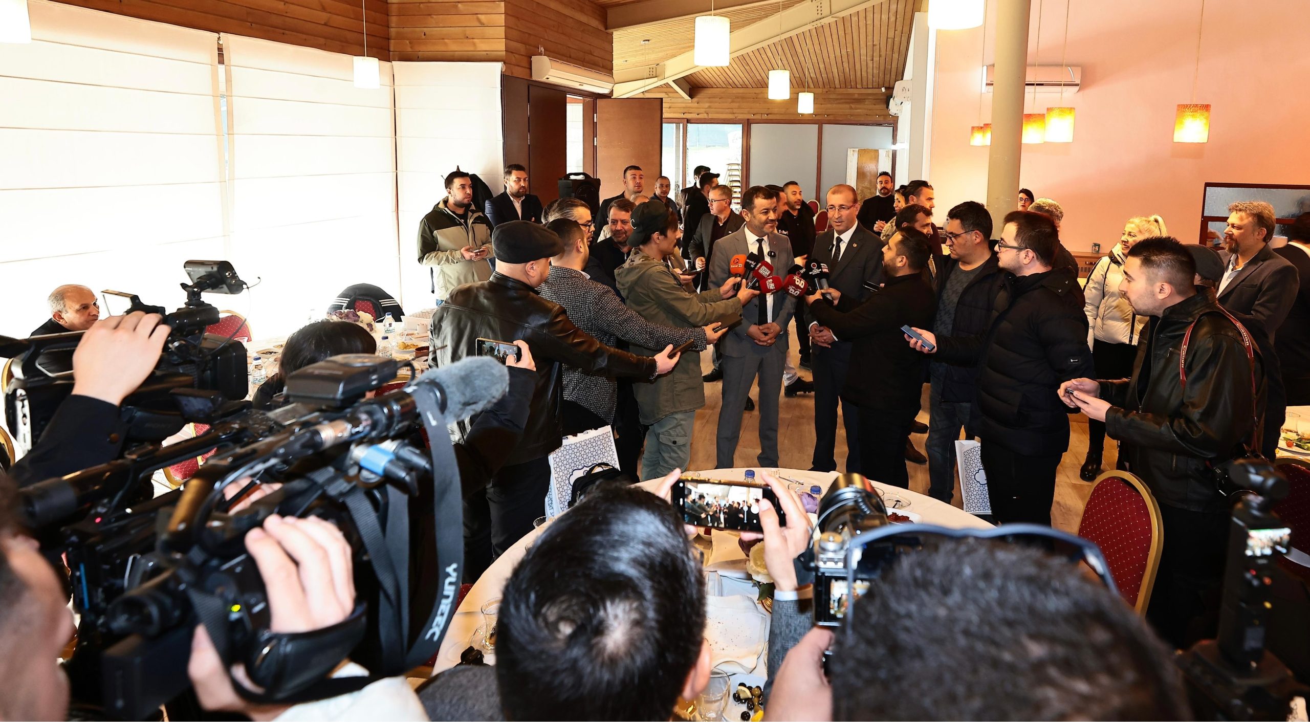 Denizli BB Başkanı Çavuşoğlu, Gazetecilerle Buluştu, Sorularını Yanıtladı…