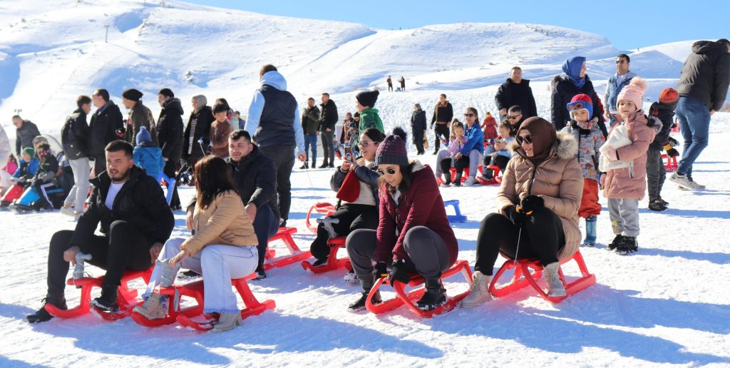 Denizli Kayak Merkezinde Ziyaretçi Akını...