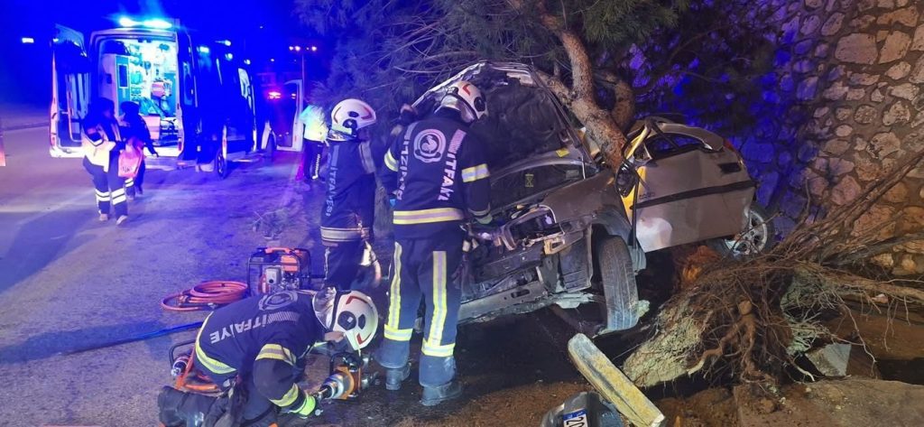 Denizli'de Feci Kaza: 2 Genç Öldü, Biri Ağır Yaralı...