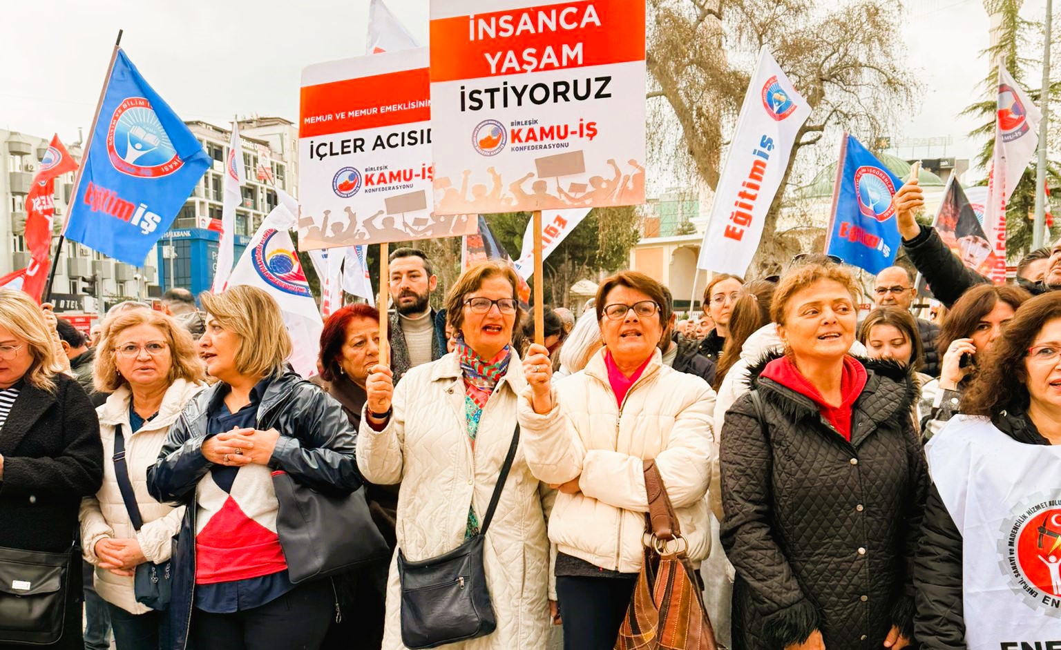 Denizli’de Maaş Zamlarına Tepki Gösteren Memurlar, Seslerini Yükselttiler…