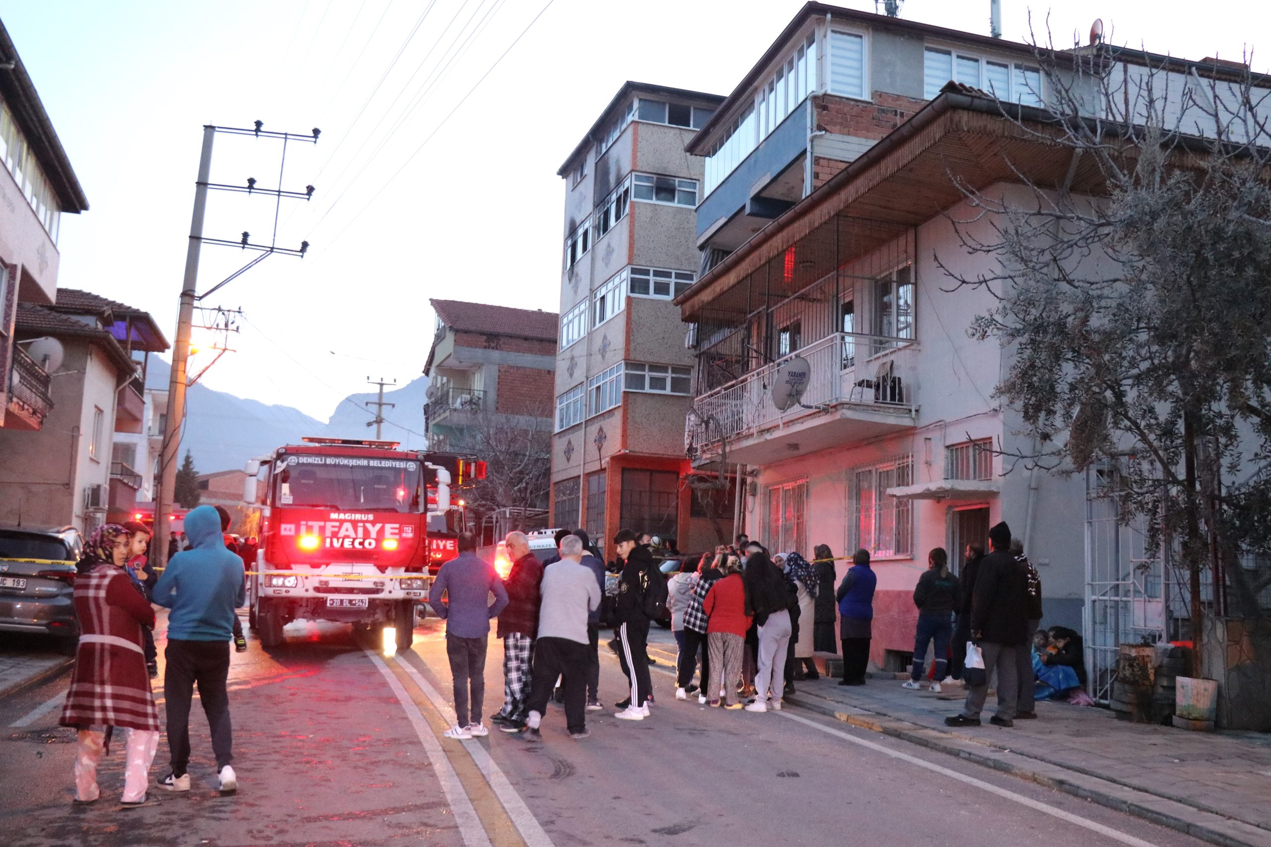 Denizli’de Yangında Çocuklarını Kurtaran Anne, Yanarak Can Verdi…