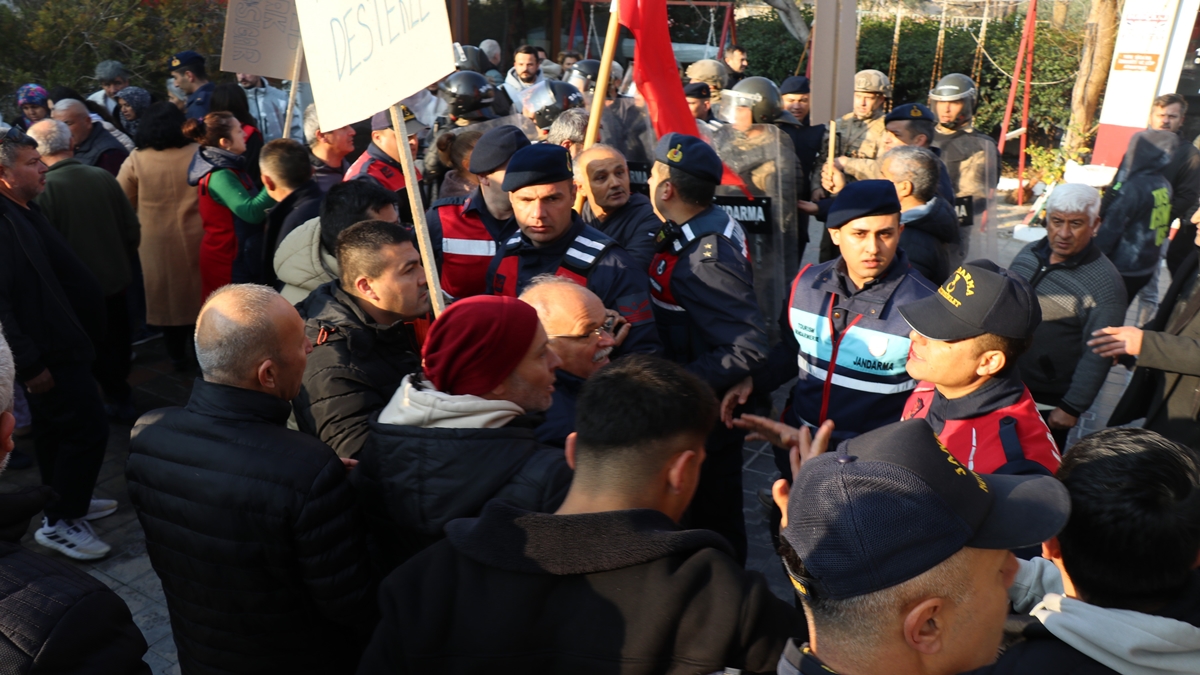 Denizli’de Mühürlemeye Direnen İşletmecilere Biber Gazlı Müdahale… 