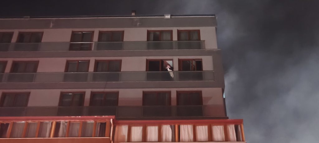 Denizli’de Yangın Alarmı, Mahsur Kalanlar Kurtarıldı...
