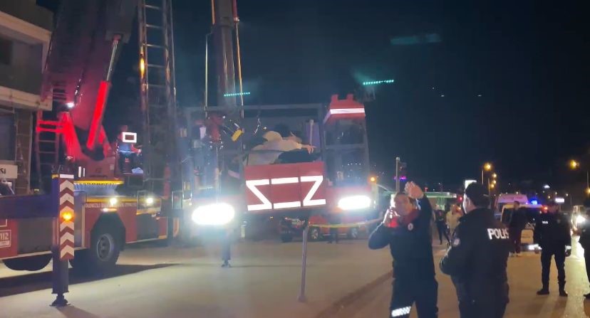 Denizli’de Yangın Alarmı, Mahsur Kalanlar Kurtarıldı...