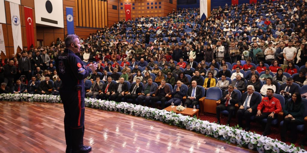 Türkiye'nin İlk Astronotu Denizli’de Öğrencilerle Buluştu...