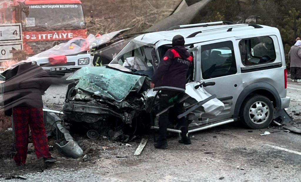 Denizli'de Feci Kaza: 2 Ölü 4 Yaralı...