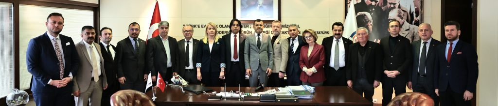 CHP’liler İl Binası Önünde Tepki Seli Oluşturdu: Bu Bir Darbedir…