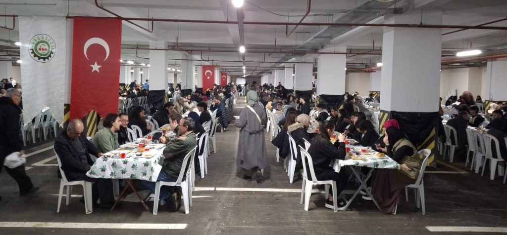 Denizli OSB’nin İftar Sofrası Binlerce Öğrenciyi Ağırlıyor...