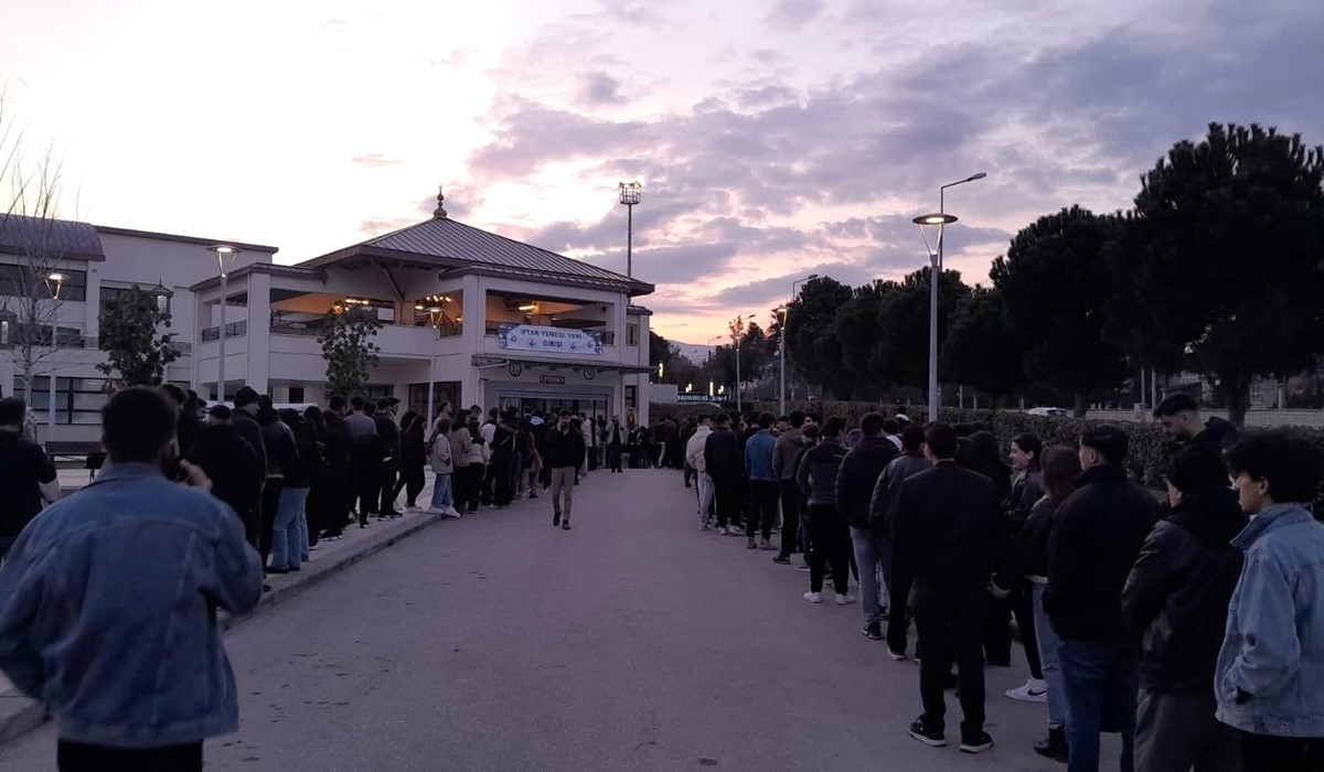 Denizli OSB’nin İftar Sofrası Binlerce Öğrenciyi Ağırlıyor… 