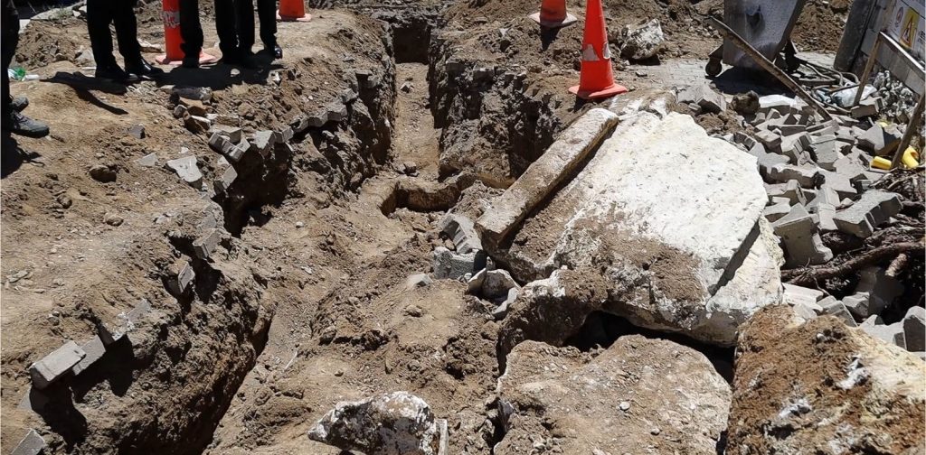 Denizli’de Altyapı Çalışması Sırasında Lahit Bulundu... 