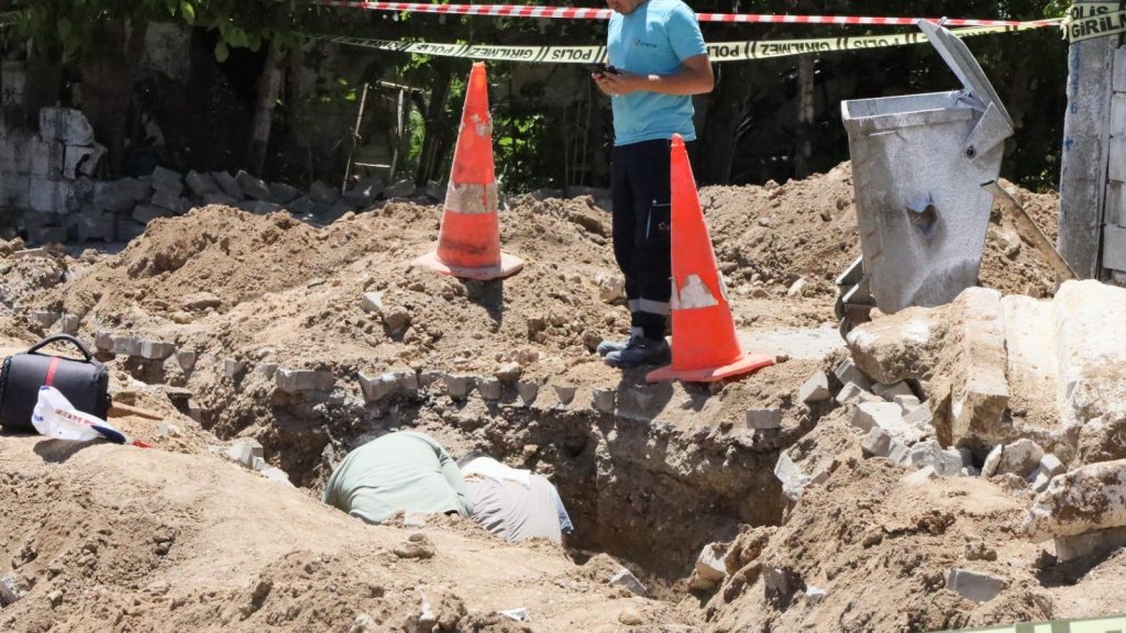 Denizli’de Altyapı Çalışması Sırasında Lahit Bulundu... 