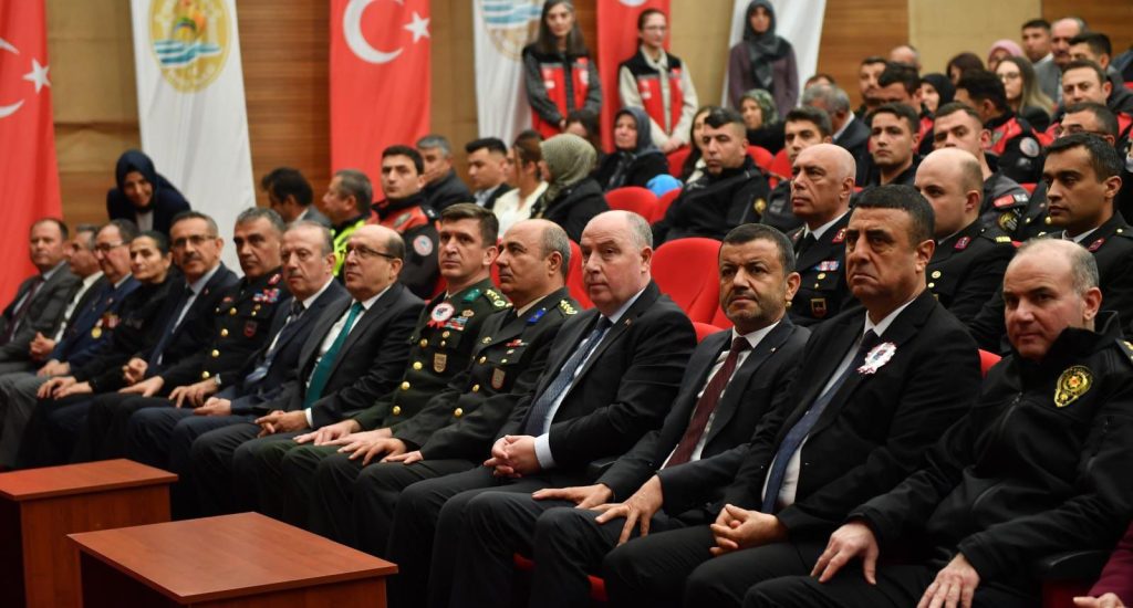 Denizli’de Şehit Yakınları ve Gazilere Devlet Övünç Madalyası... 