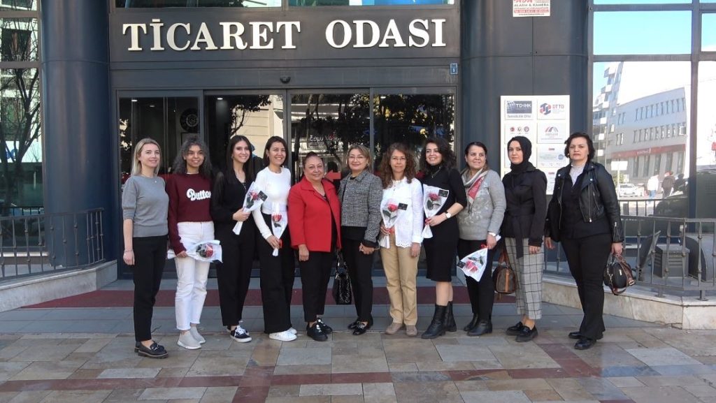 Kadın Kooperatifinden El Emeği Çiçeklerle 8 Mart Kutlaması...