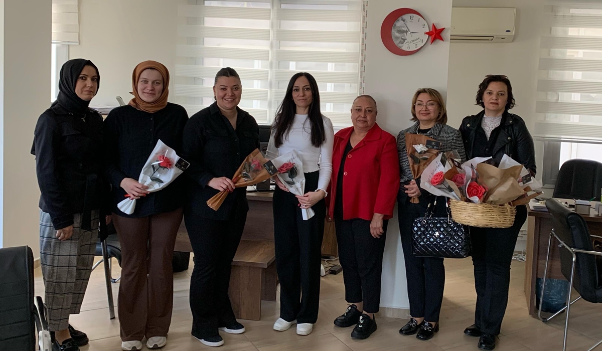 Kadın Kooperatifinden El Emeği Çiçeklerle 8 Mart Kutlaması… 
