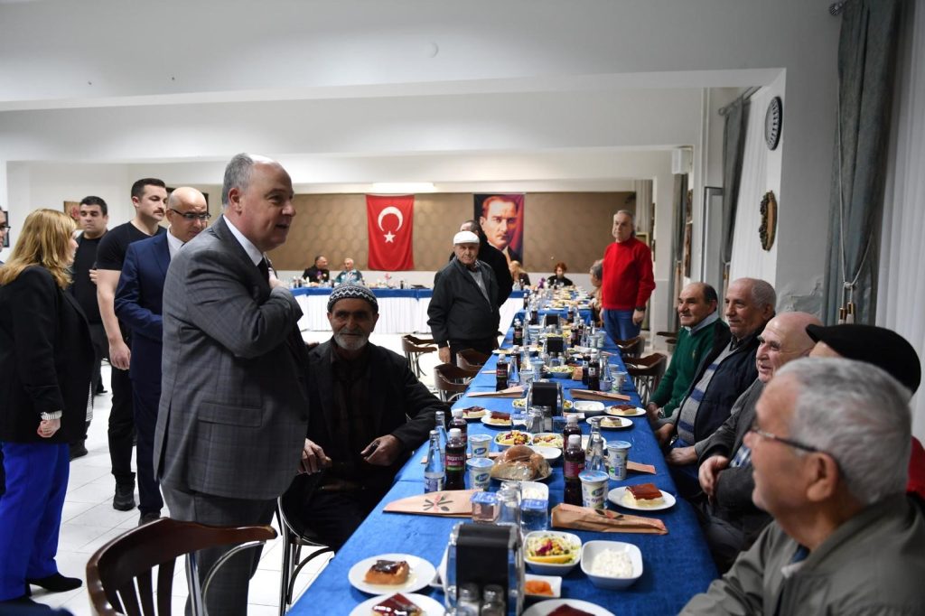 Denizli Valisi Coşkun, İftarını Huzurevi Sakinleriyle Birlikte Yaptı...