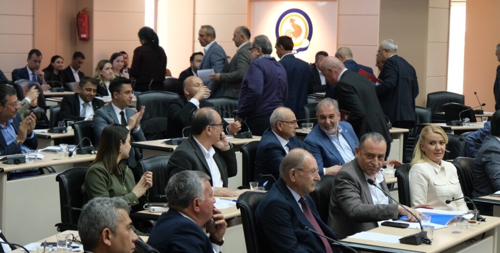 İsim Tartışması Büyükşehir Meclisinde Tansiyonu Yükseltti...