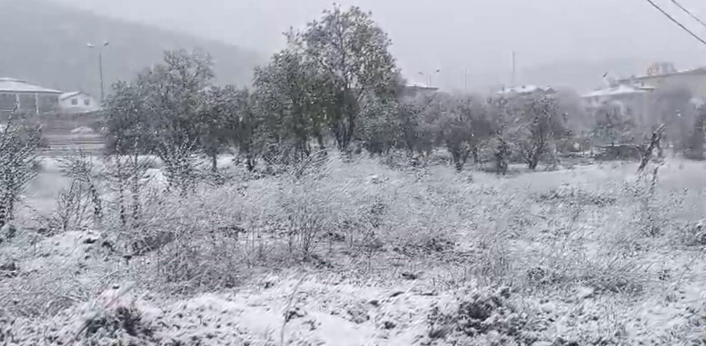 Nisan Karı Denizli’de İlçeleri Beyaza Bürüdü... 