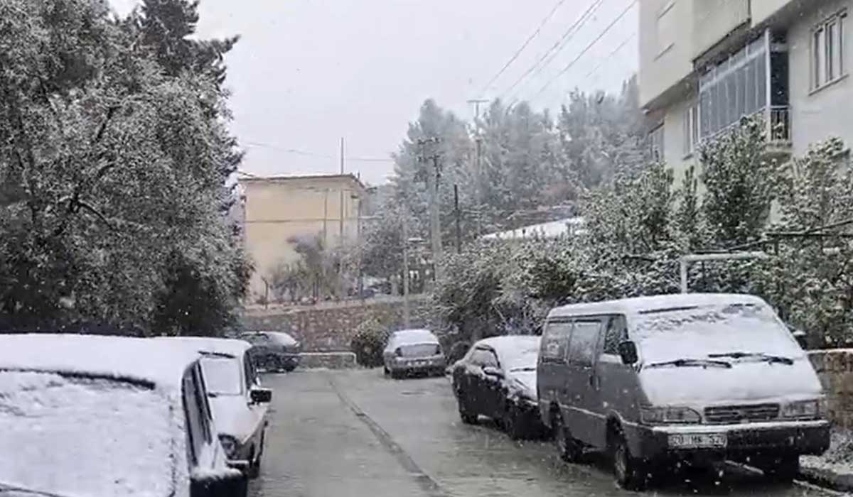 Nisan Karı Denizli’de İlçeleri Beyaza Bürüdü… 