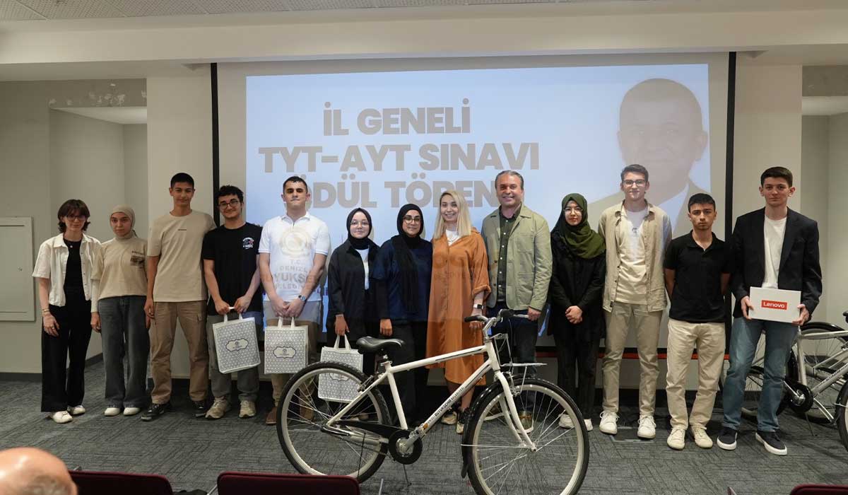 Büyükşehir’in Deneme Sınavında Dereceye Girenler Ödüllendirildi… 
