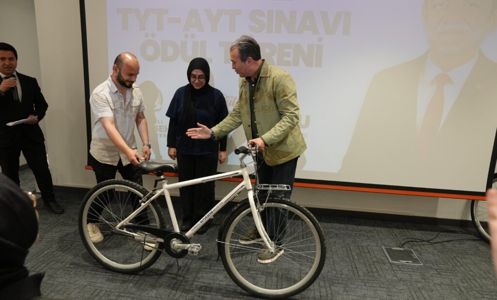 Büyükşehir’in Deneme Sınavında Dereceye Girenler Ödüllendirildi...